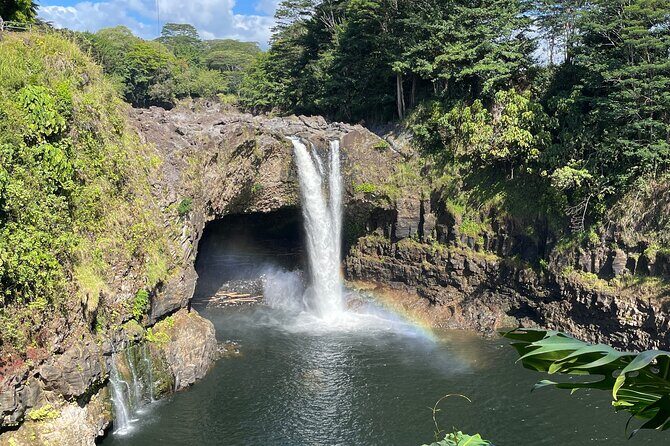Best of Big Island: Volcanoes, Waterfall, Blacksand Beach & Lunch - Rainbow Falls: a quick 30 minutes with a legend worth knowing