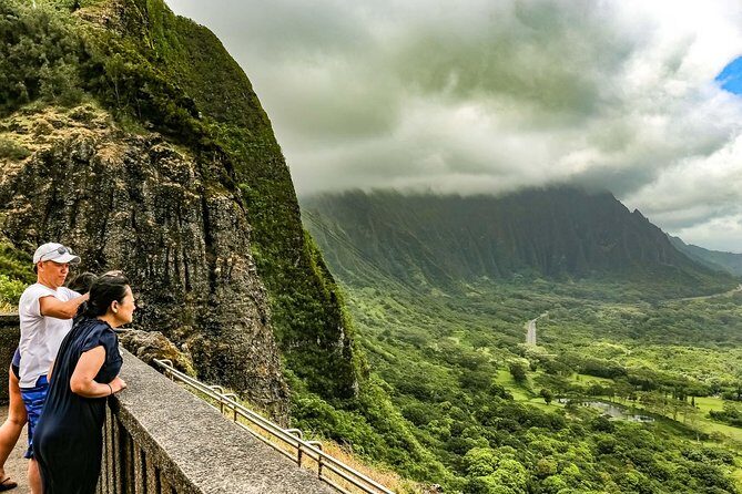 Best Of Oahu: Private Tour with Movie and Boat Tour USS Arizona Memorial - Price and who this tour makes sense for