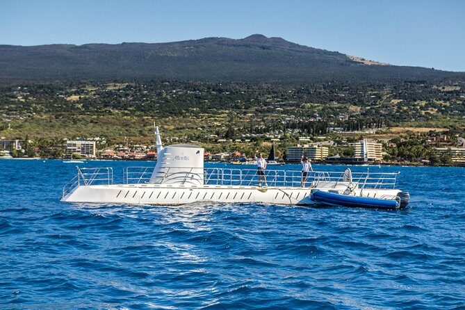 Big Island: Atlantis Submarine from Kona Beach - Comfort, Motion, and the Near-Vertical Ladder Reality