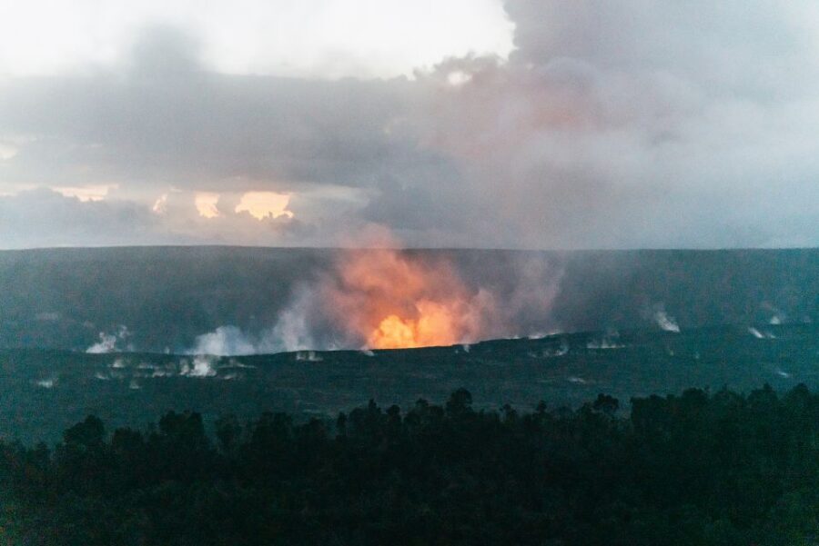 Big Island: Evening Volcano Explorer from Hilo - The paved-road cracks and 2018 eruption scars: learning from damage