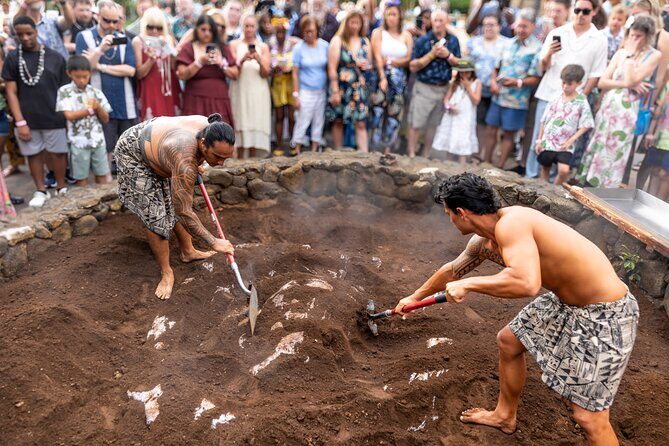 Big Island, Hawaii: Admission to Voyagers of the Pacific Luau - The stage show: dancing from multiple regions plus standout moments
