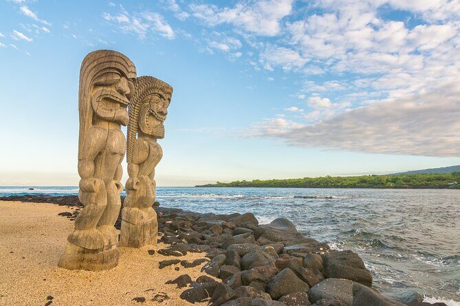 Big Island Hawaii Self-Guided Driving Tour - Kona historic core and the west-coast finish: burials, Captain Cook, and black sand