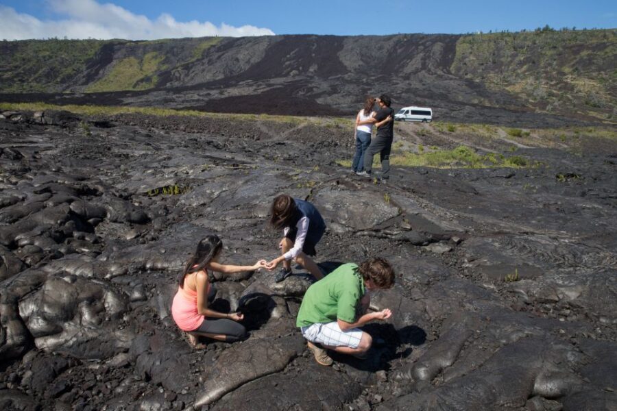 Big Island, Hawaii: Volcano and Stargazing Tour with Dinner - Hawaii Volcanoes National Park: Kīlauea sights in daylight and twilight