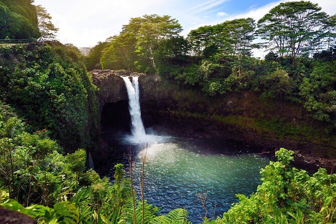 Big island Hilo Day Tour- Volcano,LavaTube,Waterfall,Beach&Lunch - Key things you’ll notice right away