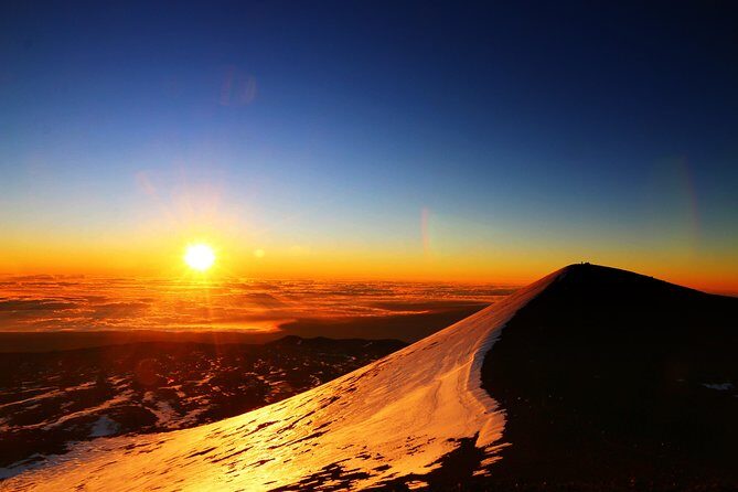 Big Island: Mauna Kea Summit Tour with Free Night Star Photo - The Summit Drive and Sunset Window: Cold Views and Photo Time