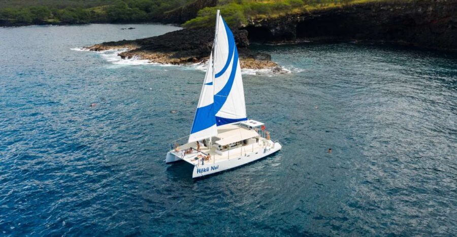 Big Island: Morning Snorkel Sail to Captain Cook's Monument - Into Historic Kealakekua Bay: snorkeling near the Captain Cook Monument