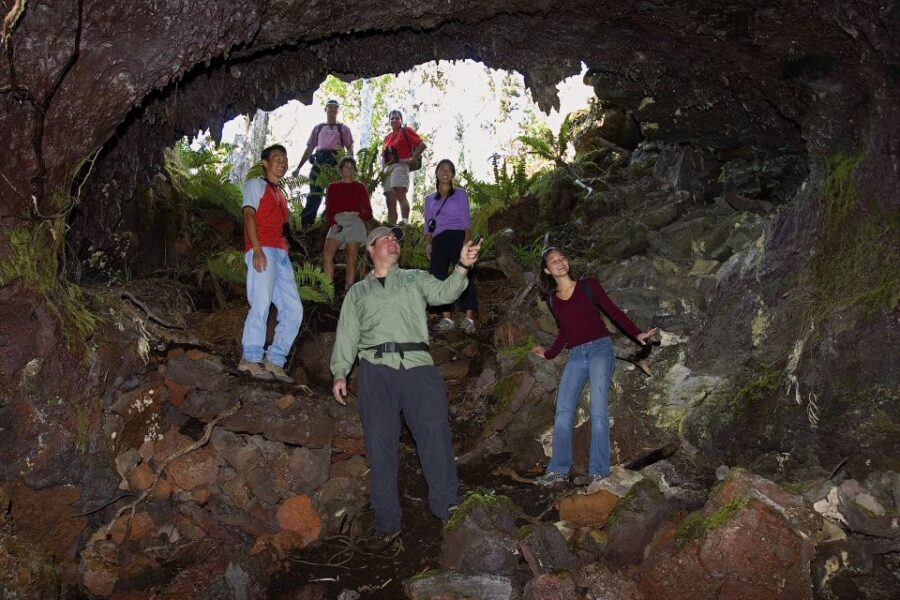 Big Island: Off the Beaten Path Volcano Crater Hike - The crater edge and fissures: the moment your brain goes quiet