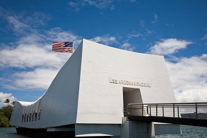 Day Trip from Kona to Oahu: Pearl Harbor WWII Heroes Adventure - Kona-to-Oahu WWII Day Trip: What This Tour Really Delivers