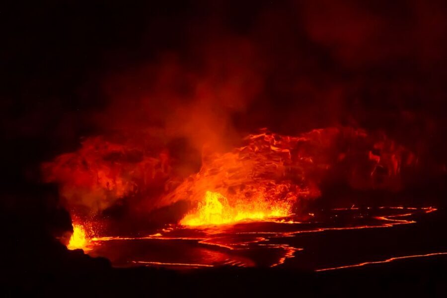 Hawaii: Big Island Volcanoes Day Tour with Dinner and Pickup - Punalu’u Bake Shop and Black Sand Beach: malasadas and turtle time