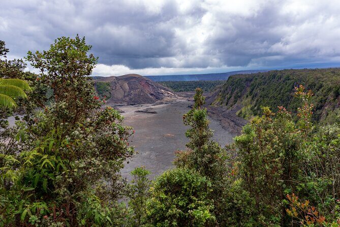 Hawaii Volcanoes National Park Experience from Maui - Punaluʻu Black Sand Beach: the sea turtle chance