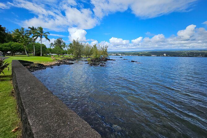 Hawaii Volcanoes, Waterfalls, Beaches & Hilo Highlights Day Tour - One day that connects Hawai‘i’s geology to its coastline