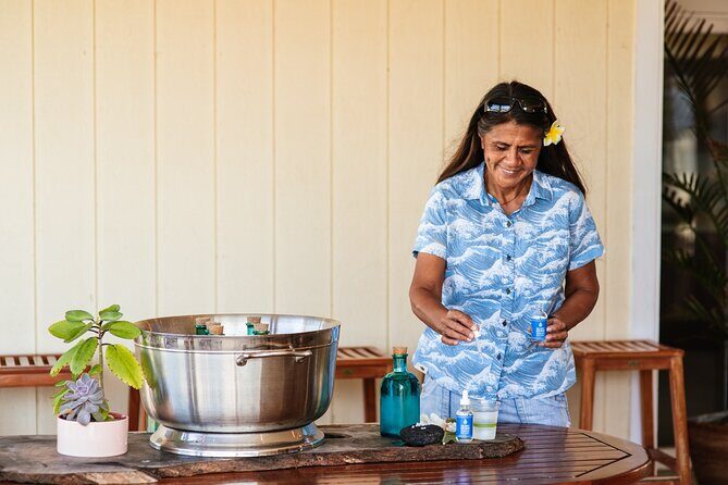 Hawaiian Salt Farm Tour in Kona - The tasting: comparing different Hawaiian hand-harvested salts