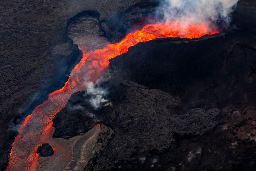 Hilo: Hawaii Volcanoes National Park Flight - Weather Is Not a Technicality Here