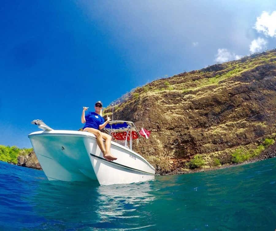 Kailua Kona: Dolphin, Sea Cave and Captain Cook Snorkel Tour - Kealakekua Bay: calm-water snorkeling that fits more people