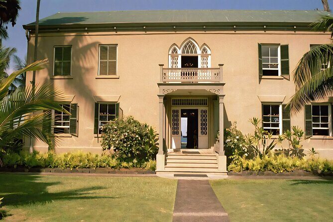 Kailua-Kona Haunted History Walking Ghost Tour - Huliheʻe Palace and sacred artifacts: what is a pohaku?