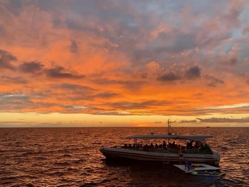 Kailua-Kona: Manta Ray Snorkeling with Hot Cocoa - Sunset boat ride details: snacks, beverages, and the crew vibe