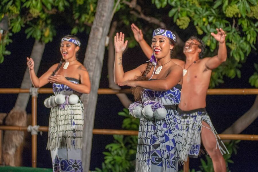 Kailua-Kona: Voyagers of the Pacific Luau with Buffet Dinner - Cocktails included: how the drink program changes the vibe