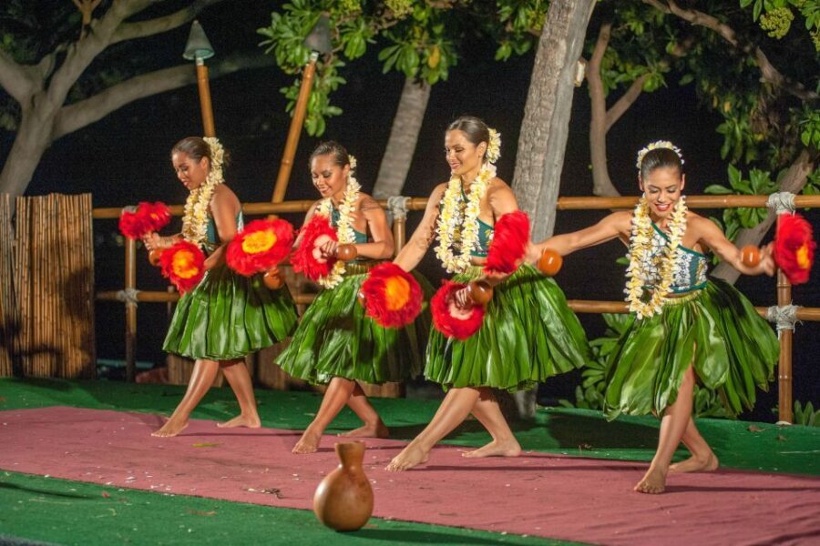 Kailua-Kona: Voyagers of the Pacific Luau with Buffet Dinner - Timing and comfort: make the sunset hour work for you