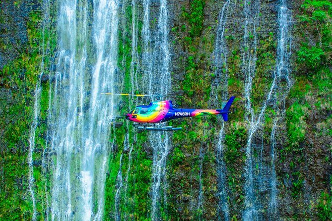 Kohala Coast Volcano Waterfalls-90 Min Heli Tour-Doors Off or On - A 90-minute heli loop that hits Kohala, Kona, and the volcano belt