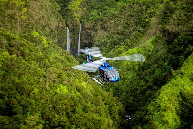 Kohala Waterfalls with Exclusive Landing Helicopter Tour - Small-group setup (up to 6) and the headsets that make it work