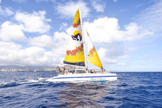 Kona Catamaran Snorkel Sail with Lunch - Onboard Comfort: What to Expect During the Sail and the Snorkel Window