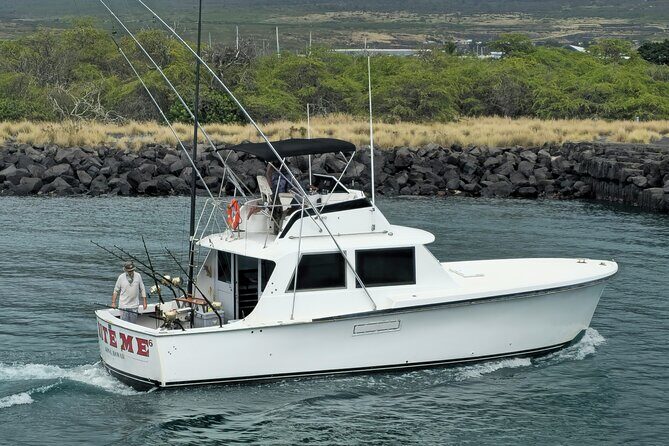 Kona Hawaii Deep Sea Fishing Escapade on the Bite Me 6 - Bite Me 6: a 41’ Hatteras for up to 6 people