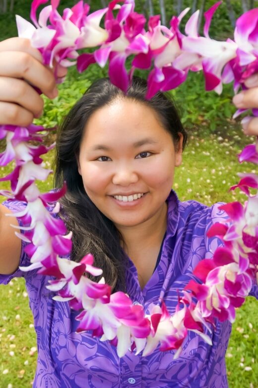 Kona Honeymoon Airport Lei Greeting - The Personalized Welcome Sign: Small Detail, Big Relief