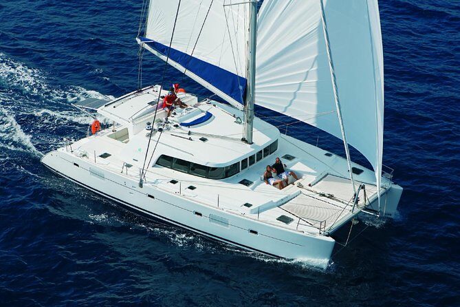 Kona Luxury Catamaran Yacht Snorkel & Sail - Comfort Onboard: Changing Rooms, Fresh Showers, and Sanitized Gear