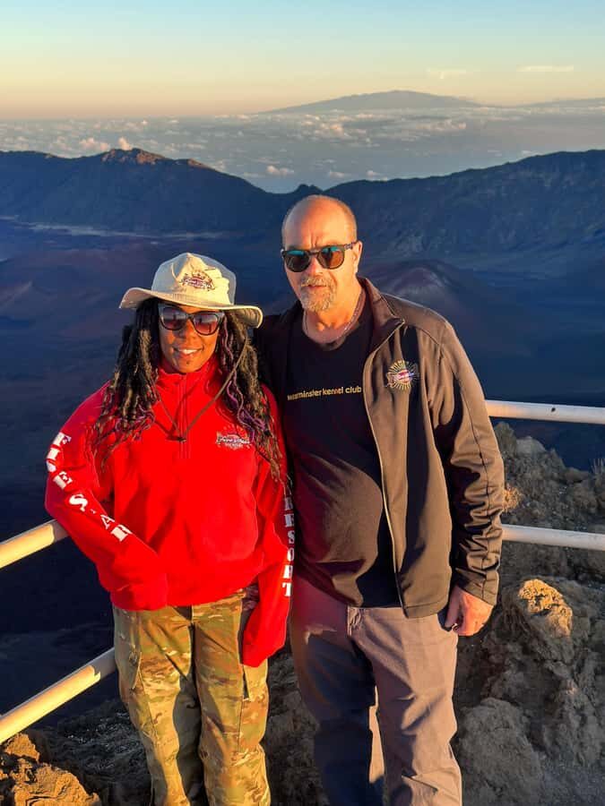 Maui: Haleakala Sunset Tour with Snacks and Photos - The Kula Marketplace stop: artisan stalls plus a real break