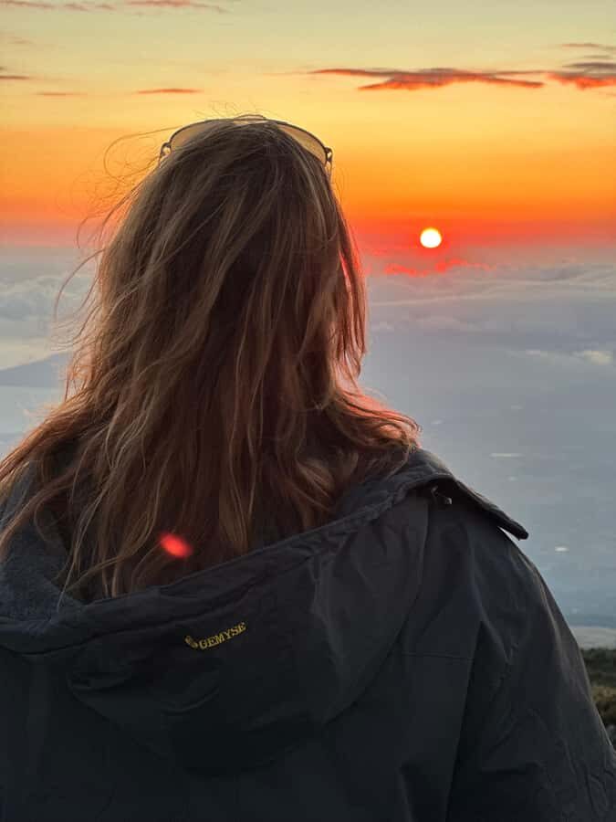 Maui: Haleakala Sunset Tour with Snacks and Photos - Snacks, drinks, and local fruit: the comfort you’ll feel on the climb