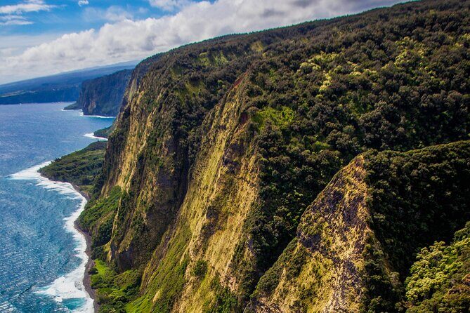 Private Big Island Experience: 3 of 4 Window Seats - Northbound flight: Hilo, Hamakua Coast, and wet-island reality