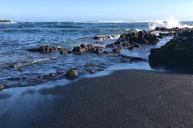 Private Big Island Kona Volcanoes and Waterfalls Tour - Stop 1: Punaluʻu Black Sand Beach and what to expect