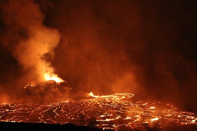 Private Tour from Hilo to Hawaii Volcanoes Natl Park Mercedes Van - Steam vents and Hilo black sand: finish with geothermal power and coastline
